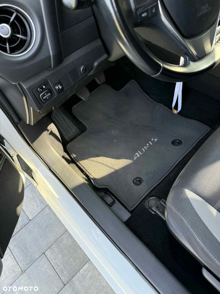 Toyota Auris 1.4 D-4D Premium - 25