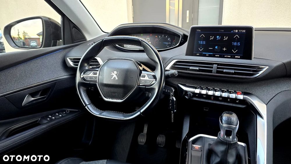 Peugeot 3008 1.2 PureTech Allure S&S - 22