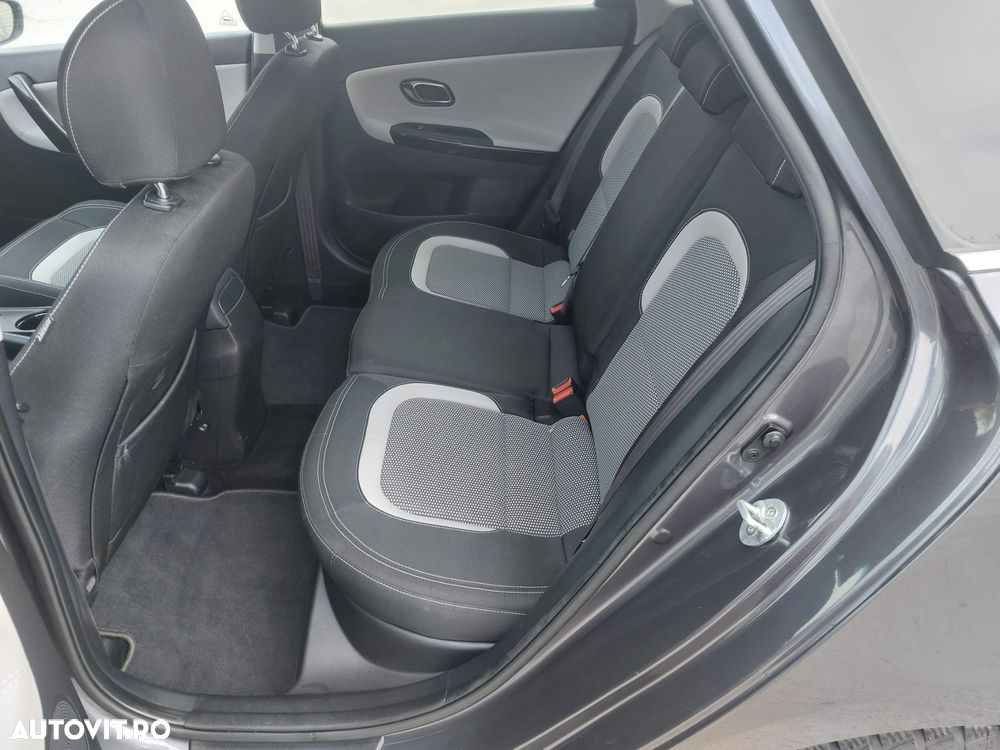 Kia Ceed - 10