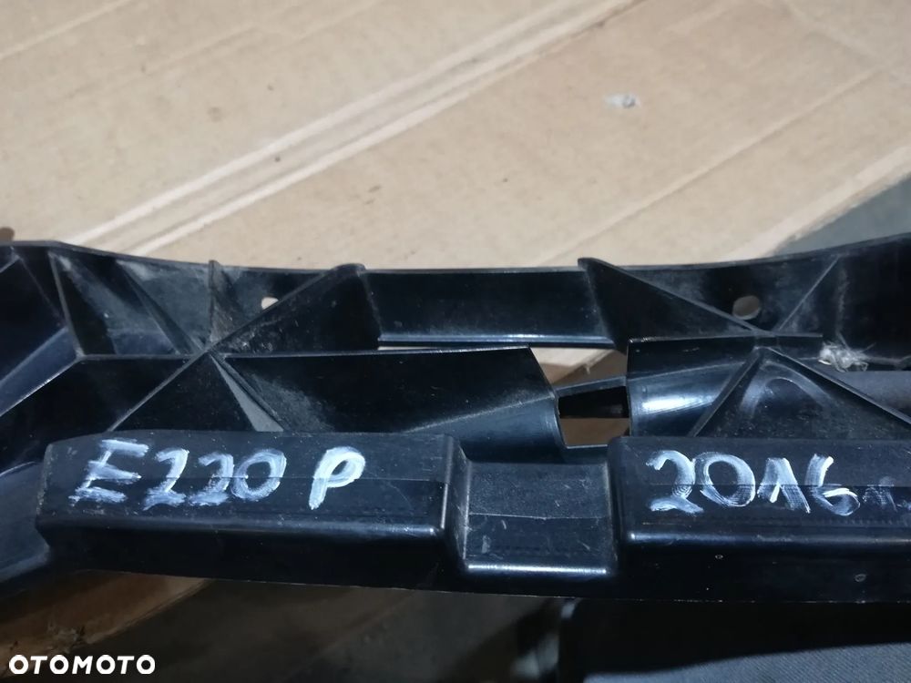 ŚLIZG ZDERZAKA TYLNY PRAWY LEWY MERCEDES W213 W238 A2388854200 - 2