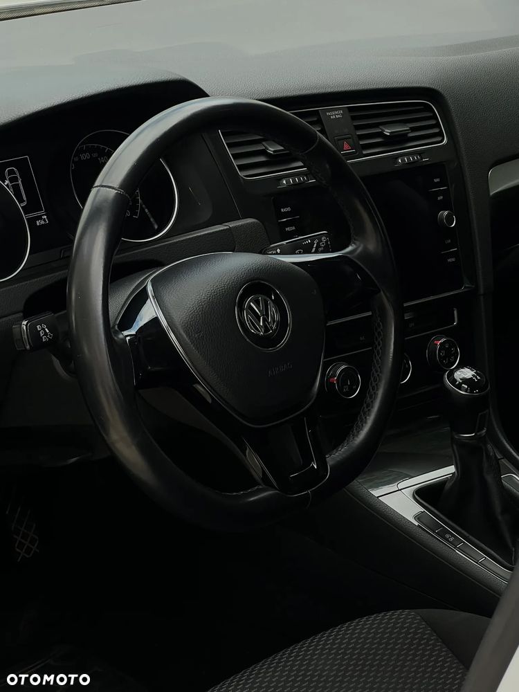 Volkswagen Golf - 10