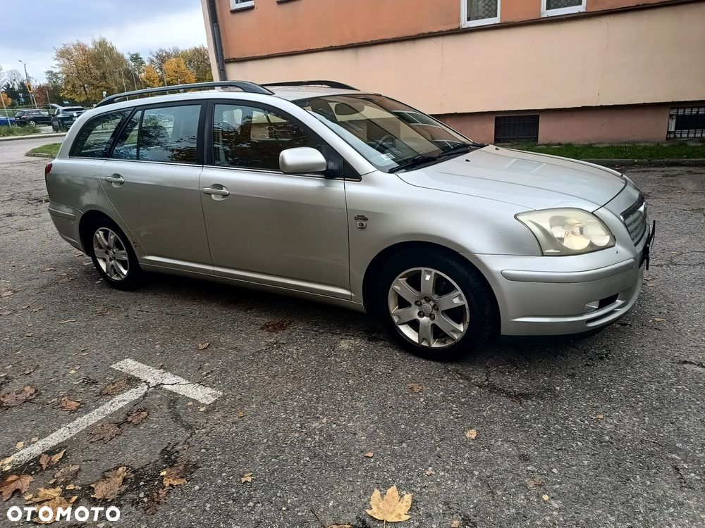 Toyota Avensis 2003 photo 2