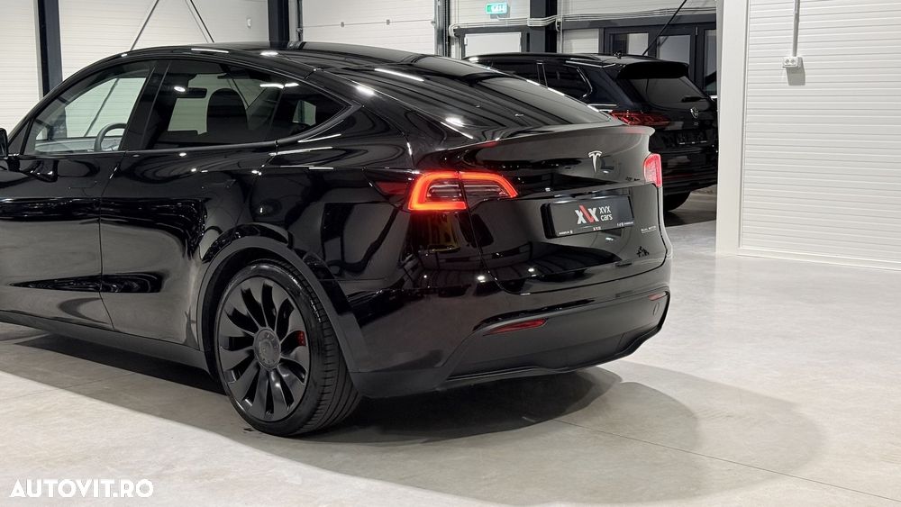 Tesla Model Y - 13