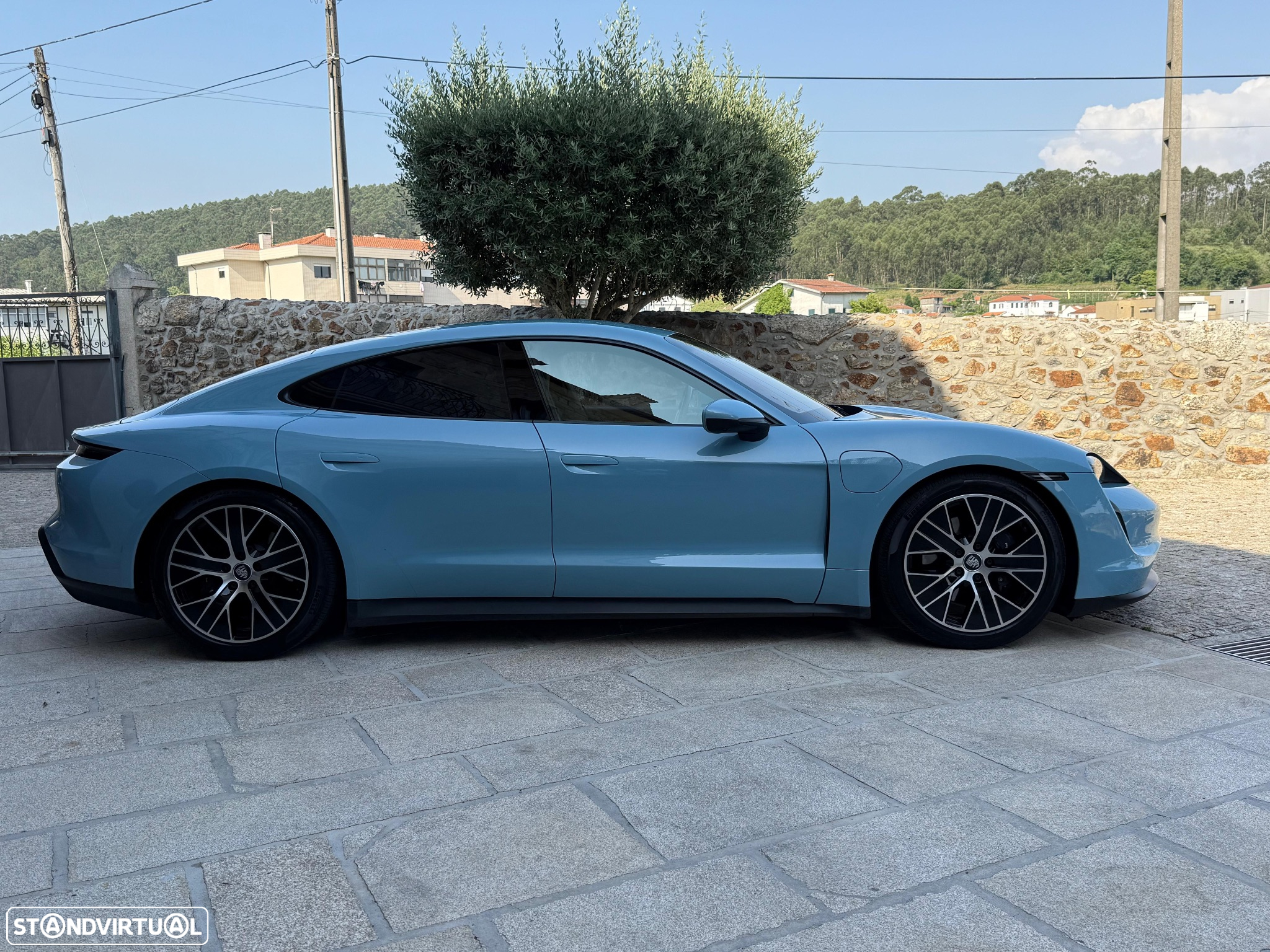 Porsche Taycan - 11