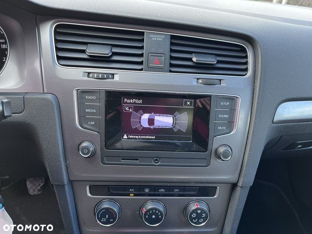 Volkswagen Golf - 18