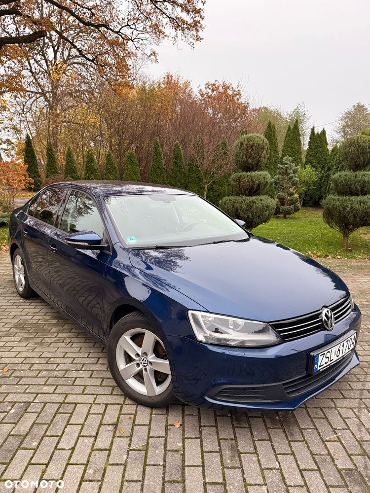 Volkswagen Jetta - 1