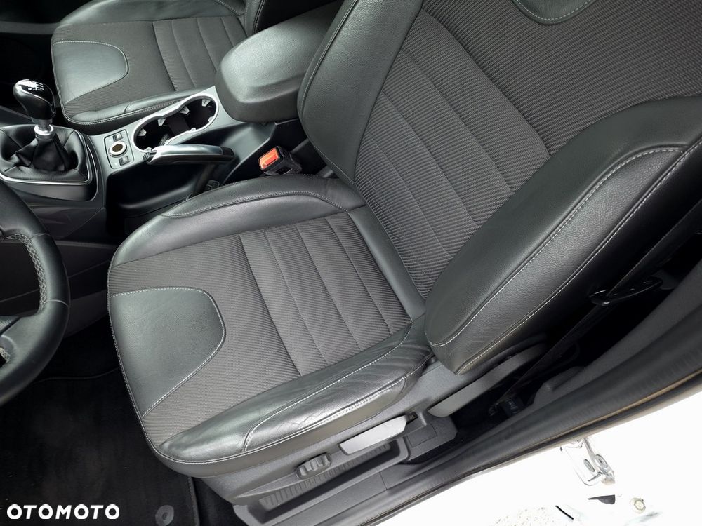 Ford Kuga 2.0 TDCi FWD Titanium - 14