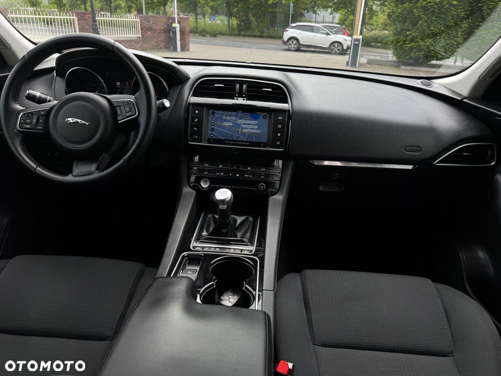 Jaguar F-Pace 20d AWD R-Sport - 24