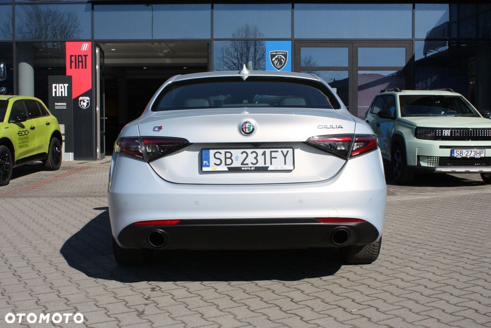 Alfa Romeo Giulia - 5