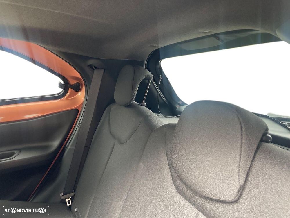 Toyota Aygo X 1.5 Hybrid Envy - 12