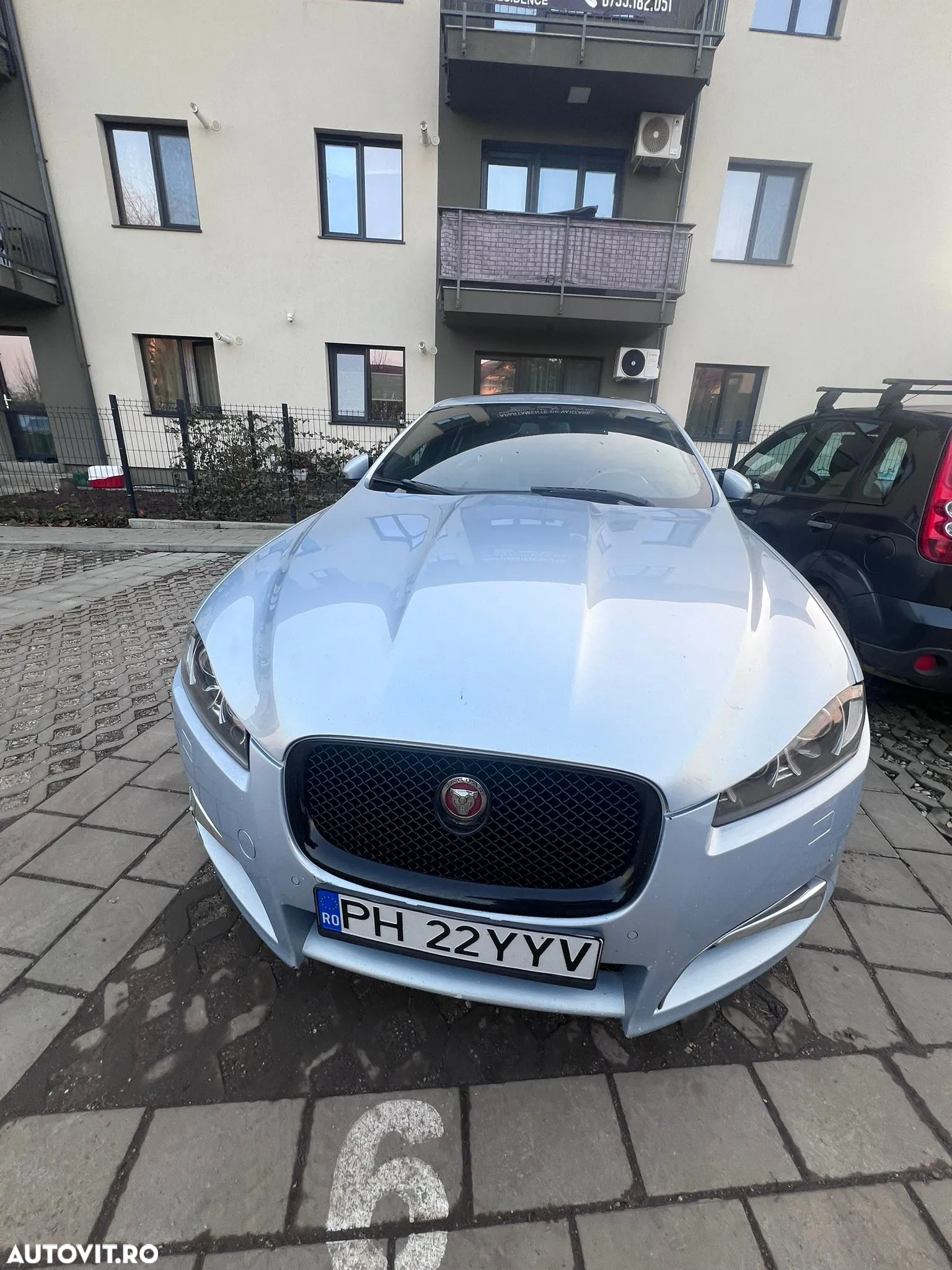Jaguar XF - 10