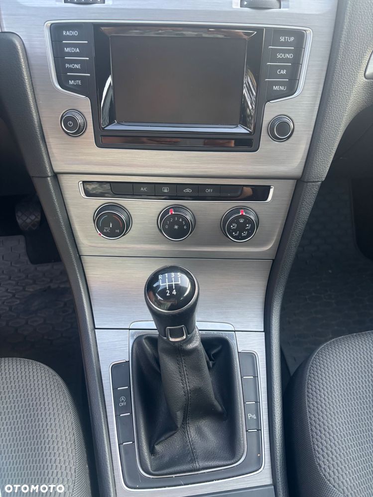 Volkswagen Golf - 6