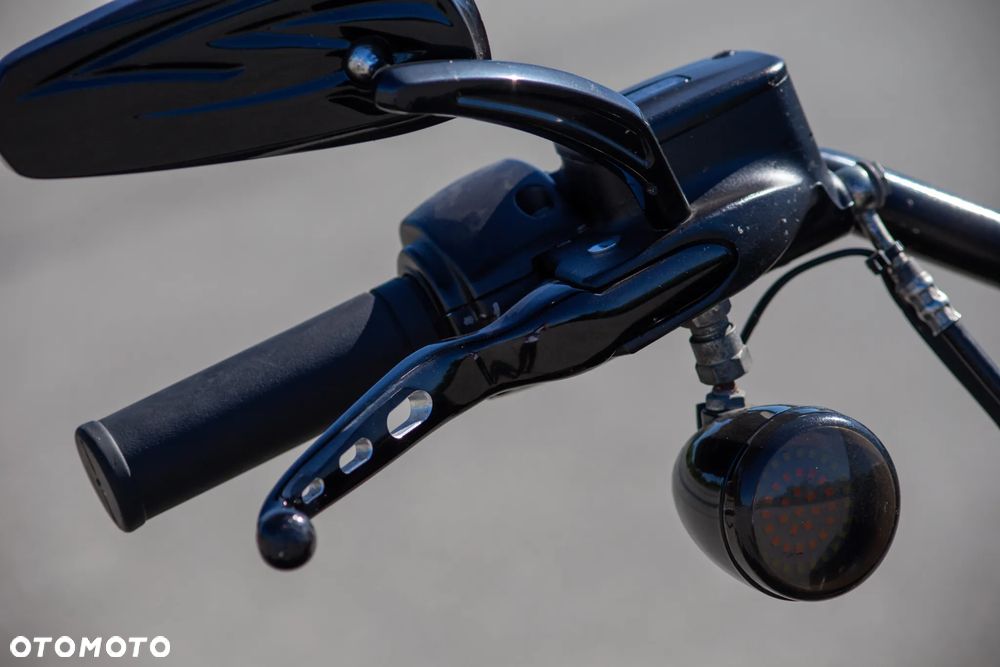 Harley-Davidson Softail Street Bob - 21