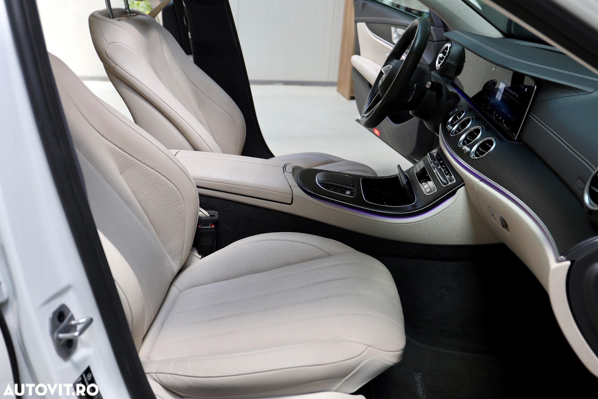 Mercedes-Benz E 300 d 4Matic 9G-TRONIC Exclusive - 17