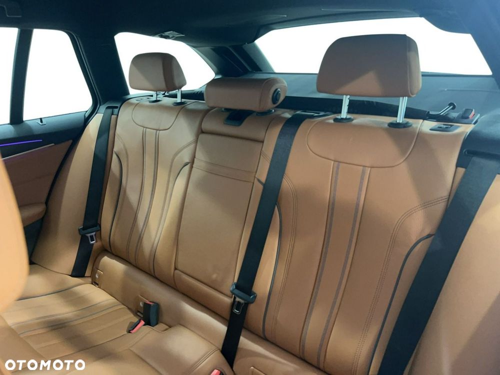 BMW Seria 5 530i mHEV - 12