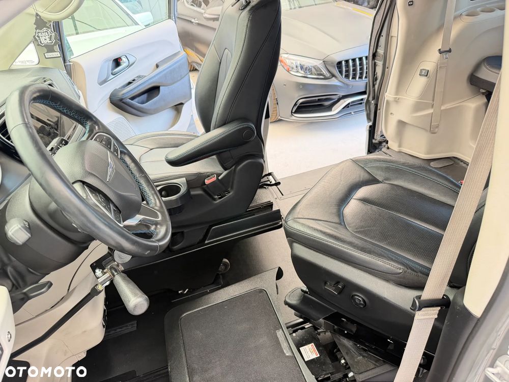 Chrysler Pacifica - 10