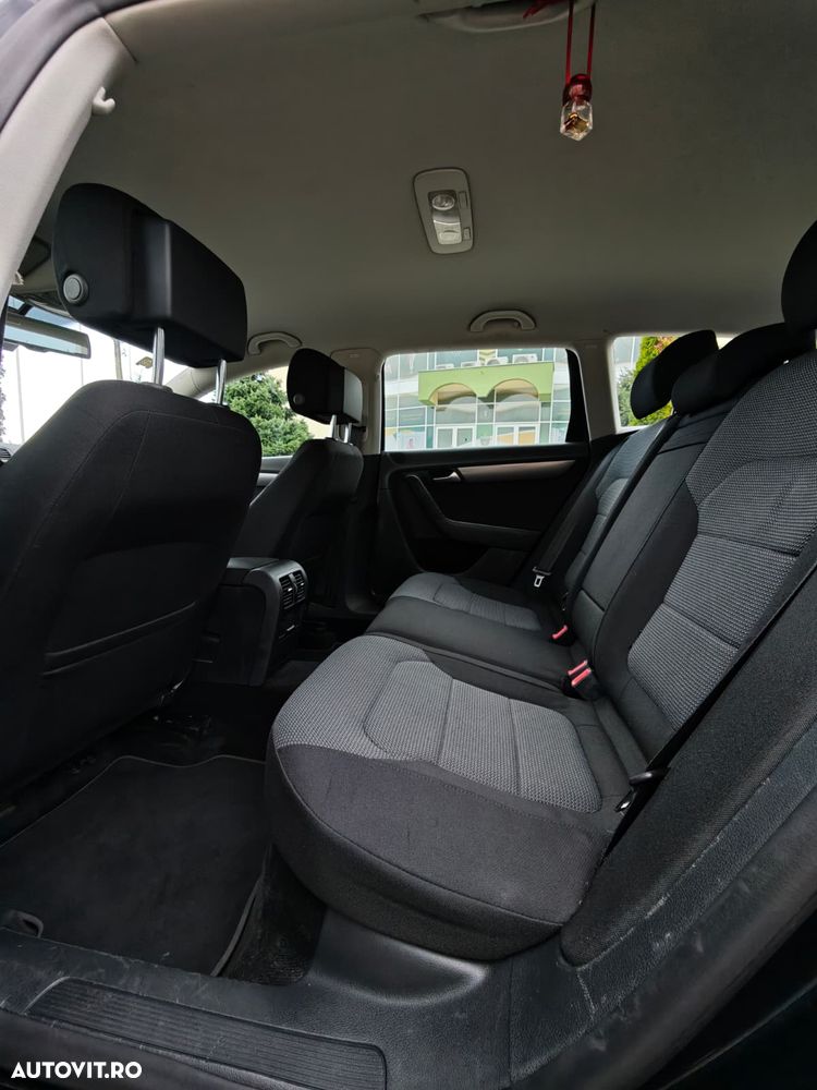 Volkswagen Passat - 11