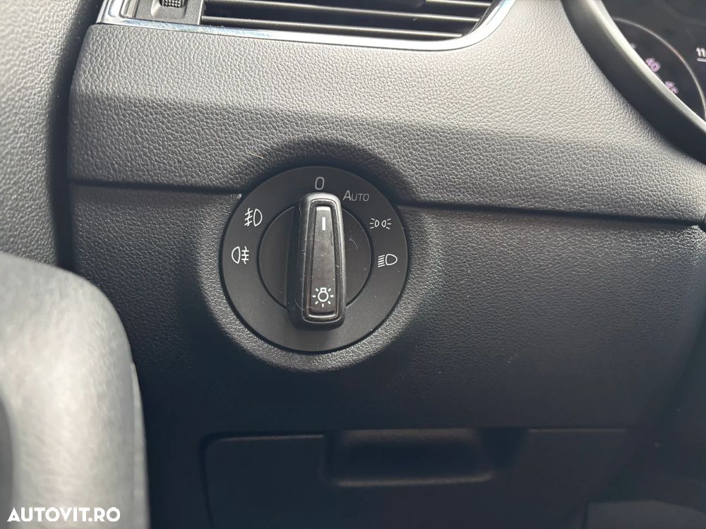Skoda Octavia Combi Diesel 2.0 TDI DSG Ambition - 33