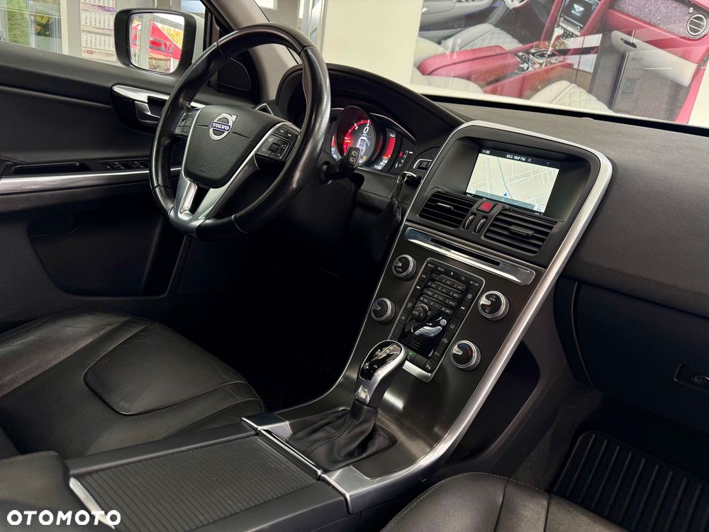 Volvo XC 60 D3 Drive-E R-Design Momentum - 27