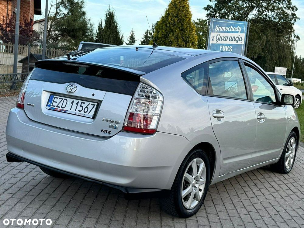 Toyota Prius - 4