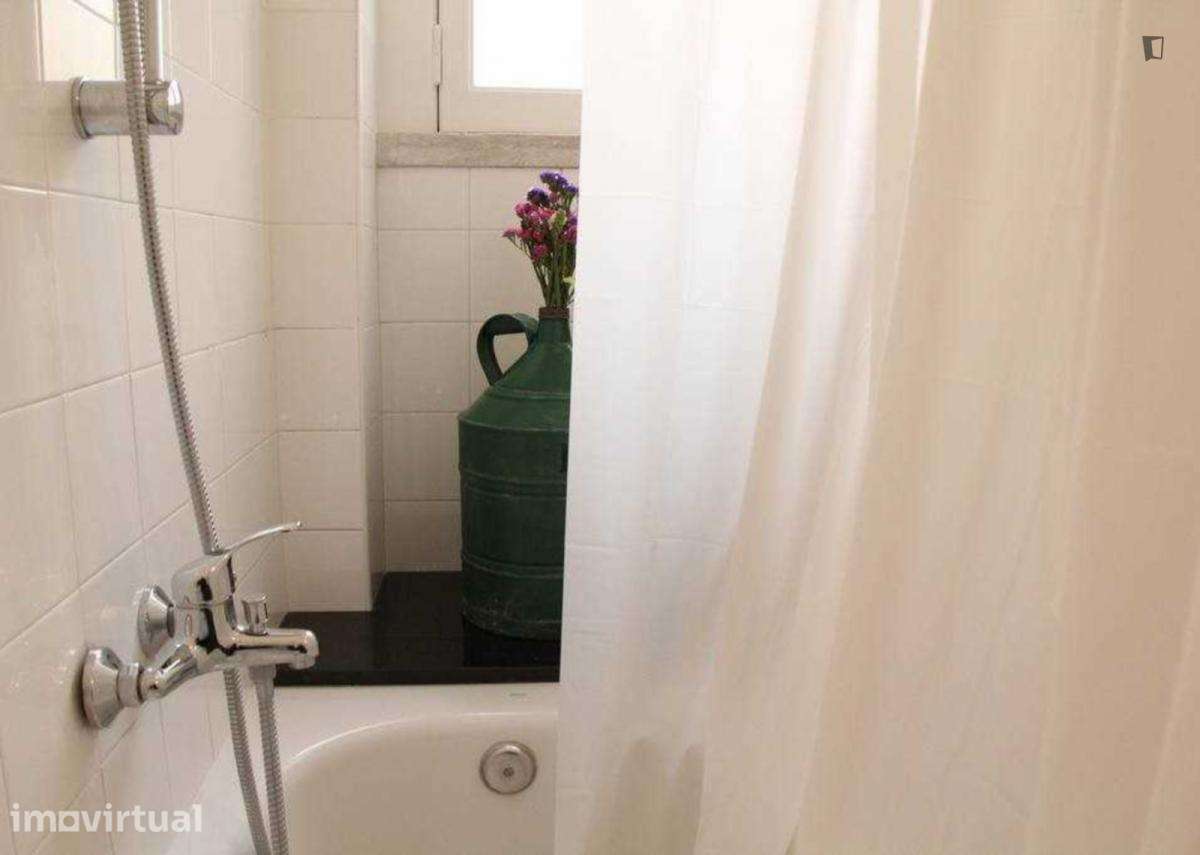 Quarto - localizado em Anjos Lisbon - Grande imagem: 5/25