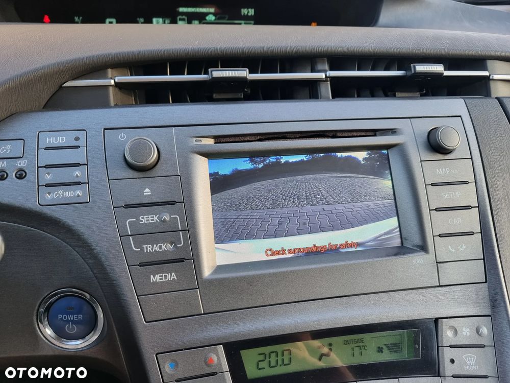 Toyota Prius (Hybrid) Life - 27