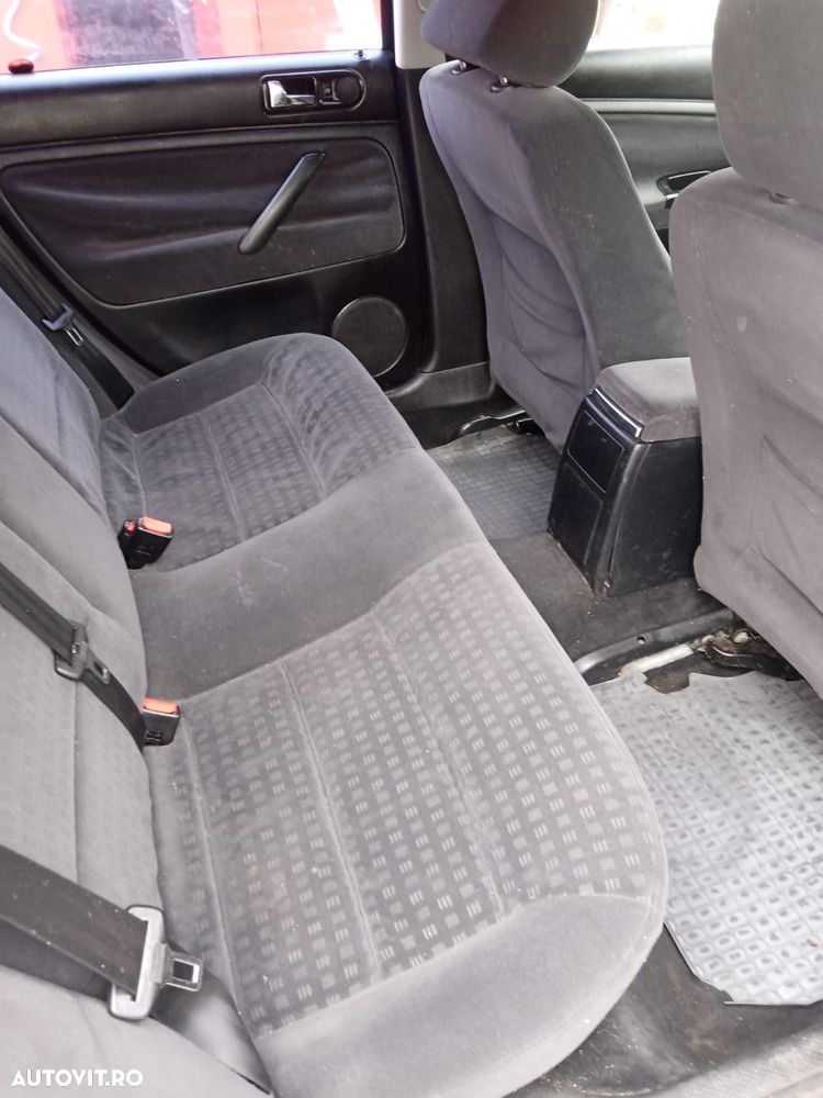 Volkswagen Passat 1.8 Comfortline - 8