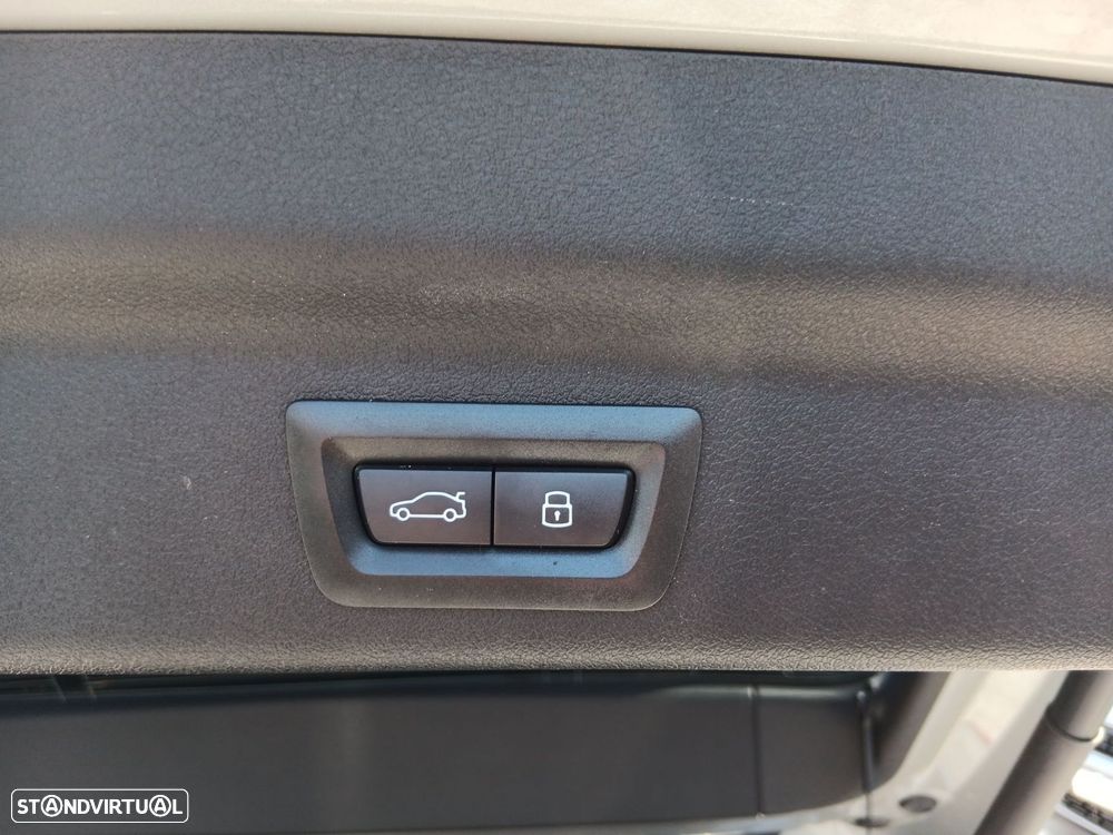 BMW iX1 eDrive20 Pack Desportivo M - 25