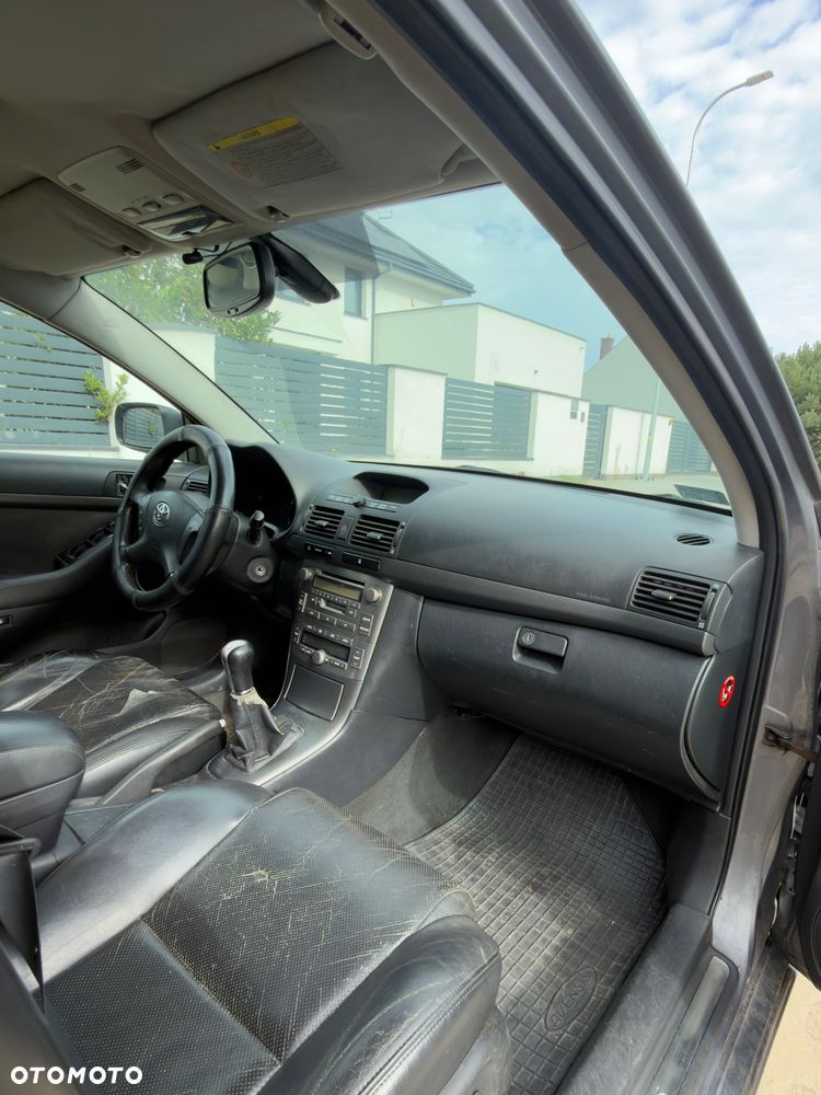 Toyota Avensis 1.8 VVT-i - 11