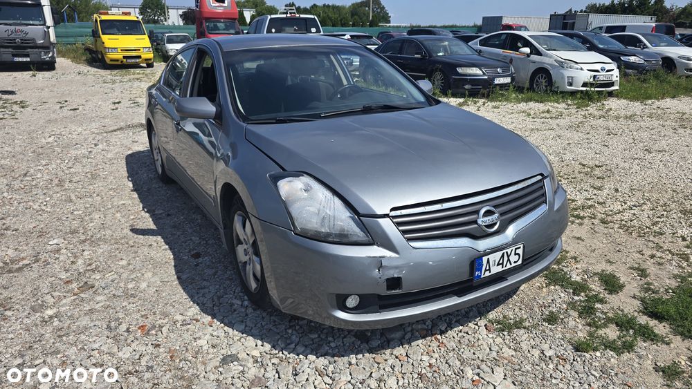 Nissan Altima - 5