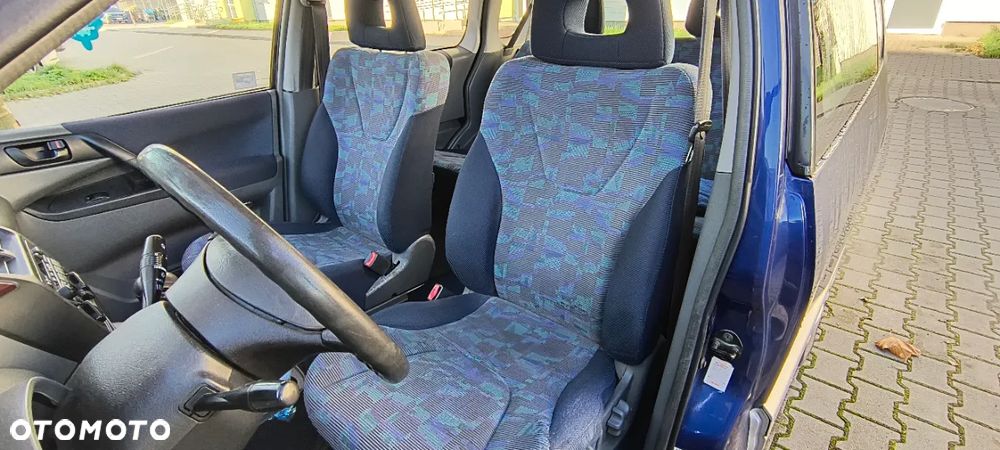 Mitsubishi Space Runner - 9