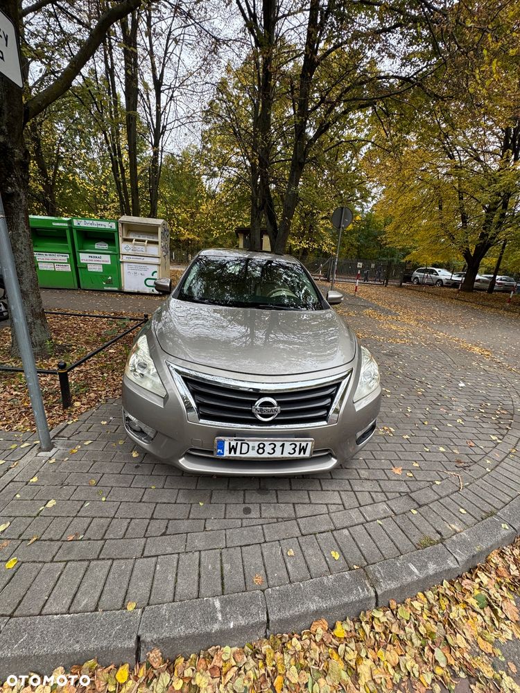 Nissan Altima - 2