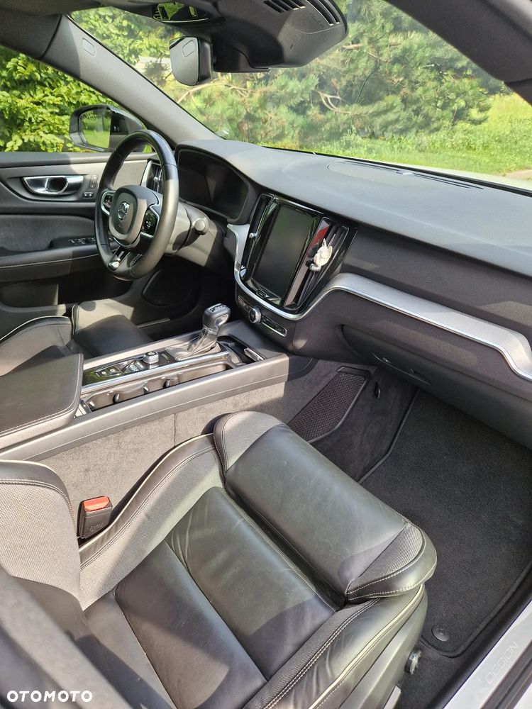 Volvo S60 T5 R-Design - 25