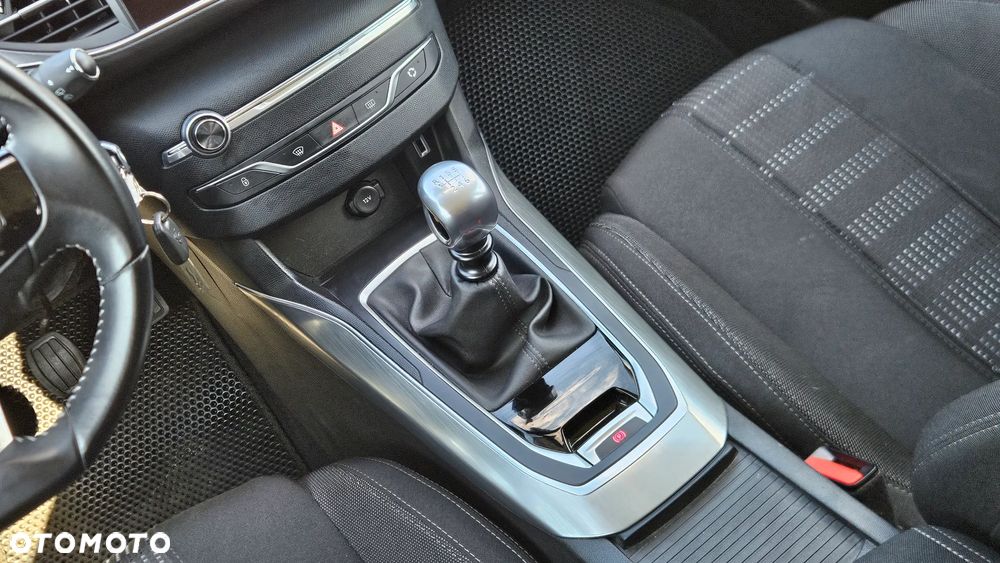 Peugeot 308 1.2 PureTech Allure S&S - 14