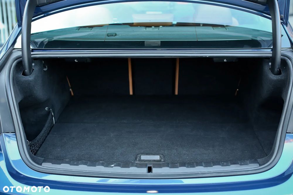 BMW Seria 3 330e xDrive M Sport - 9