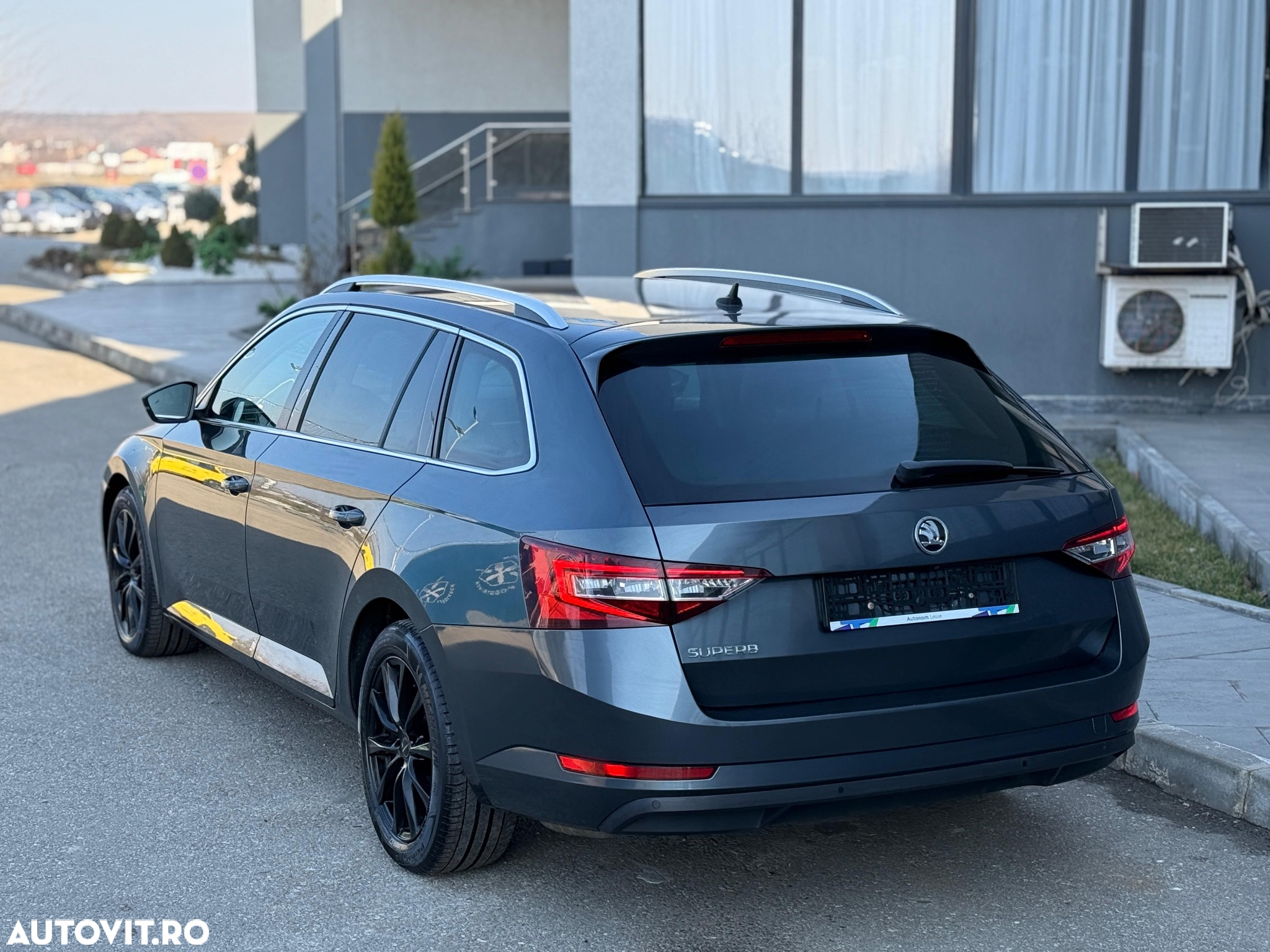 Skoda Superb 2.0 TDI DSG 4X4 Laurin & Klement - 14