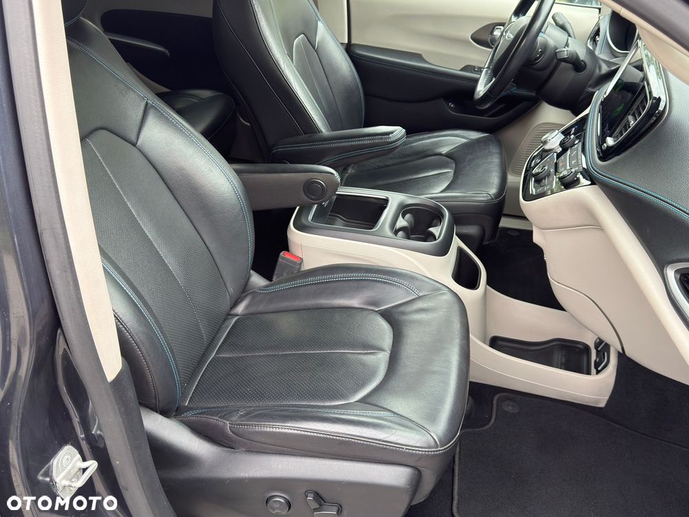 Chrysler Pacifica - 6