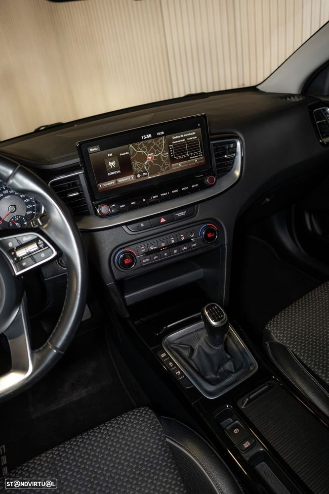 Kia Ceed SW 1.6 CRDi MHEV Dynamic - 28