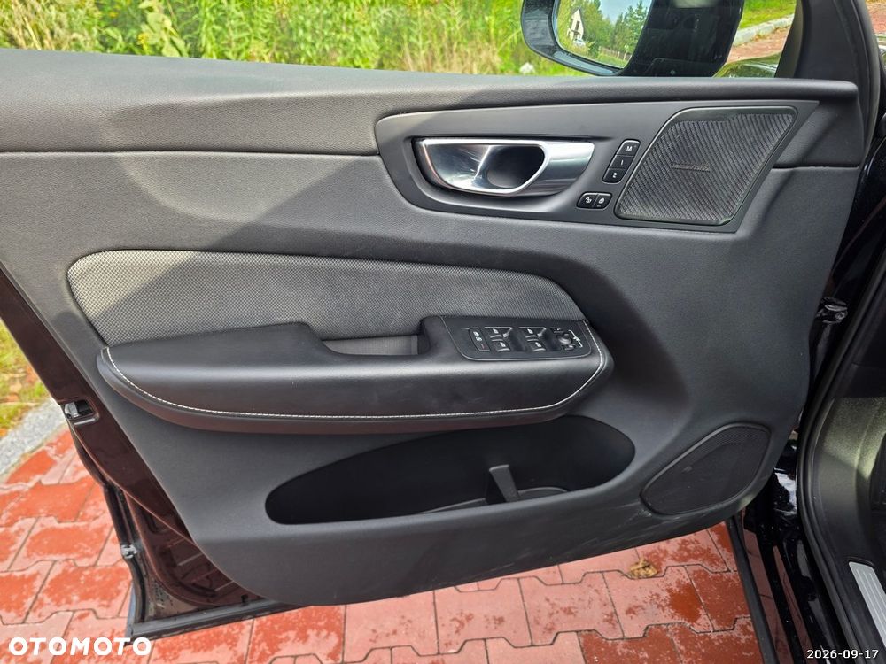 Volvo XC 60 B4 D R-Design - 16