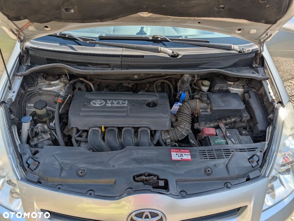 Toyota Corolla Verso 1.8 Premium + - 8
