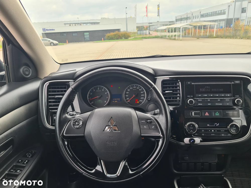 Mitsubishi Outlander 2.0 Invite + 2WD - 8