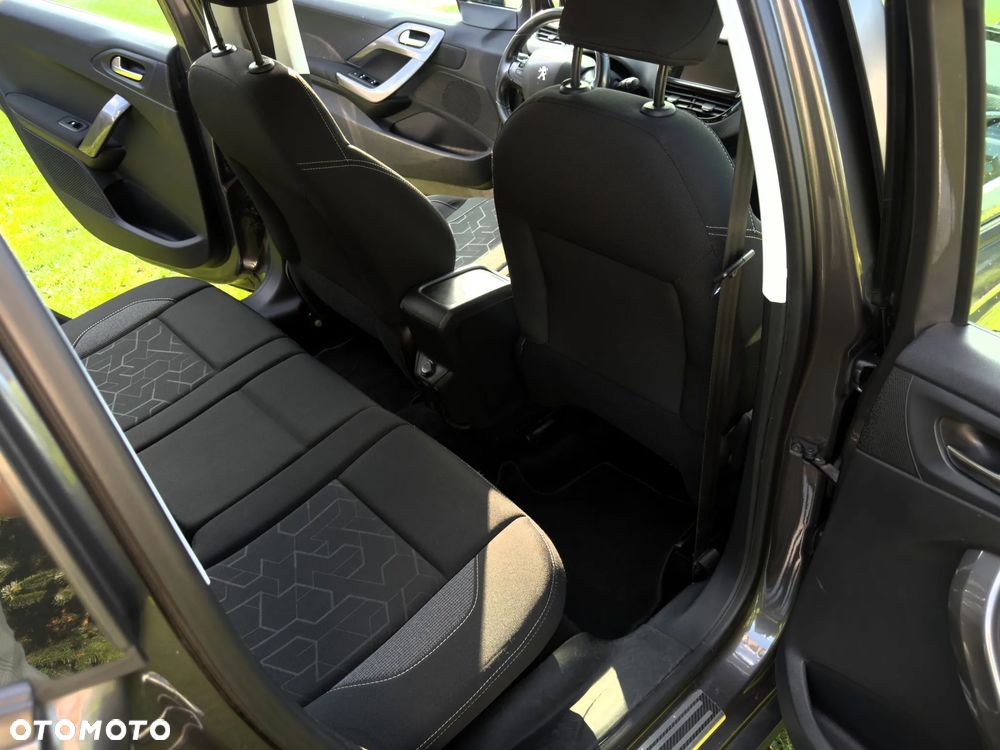 Peugeot 2008 1.2 Pure Tech Style - 23