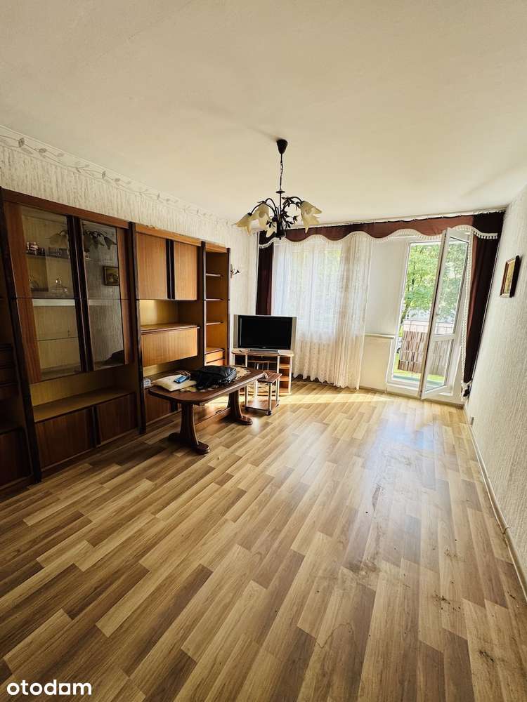 Cztery pokoje, duży przedpokój, balkon, osiedle przyjaźń