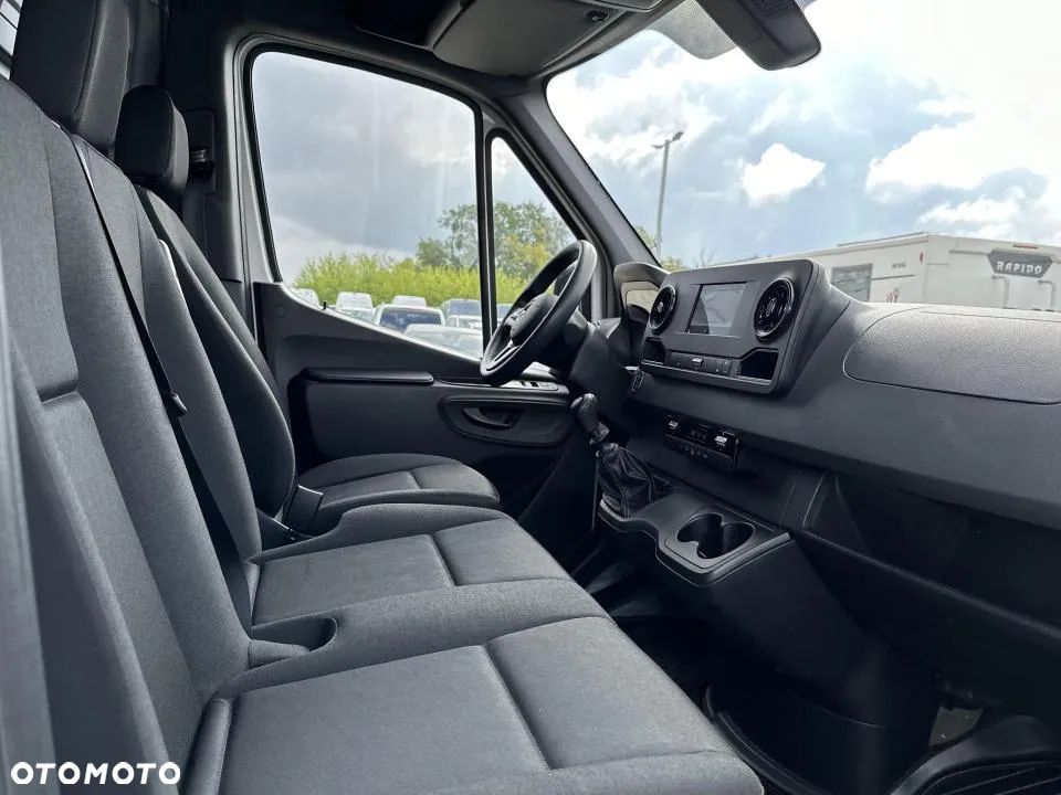 Mercedes-Benz Sprinter - 14