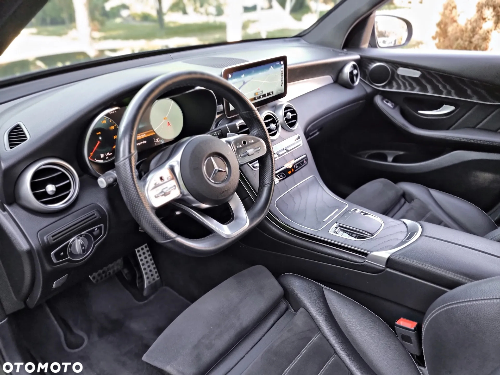 Mercedes-Benz GLC 220 d 4Matic 9G-TRONIC AMG Line Plus - 31