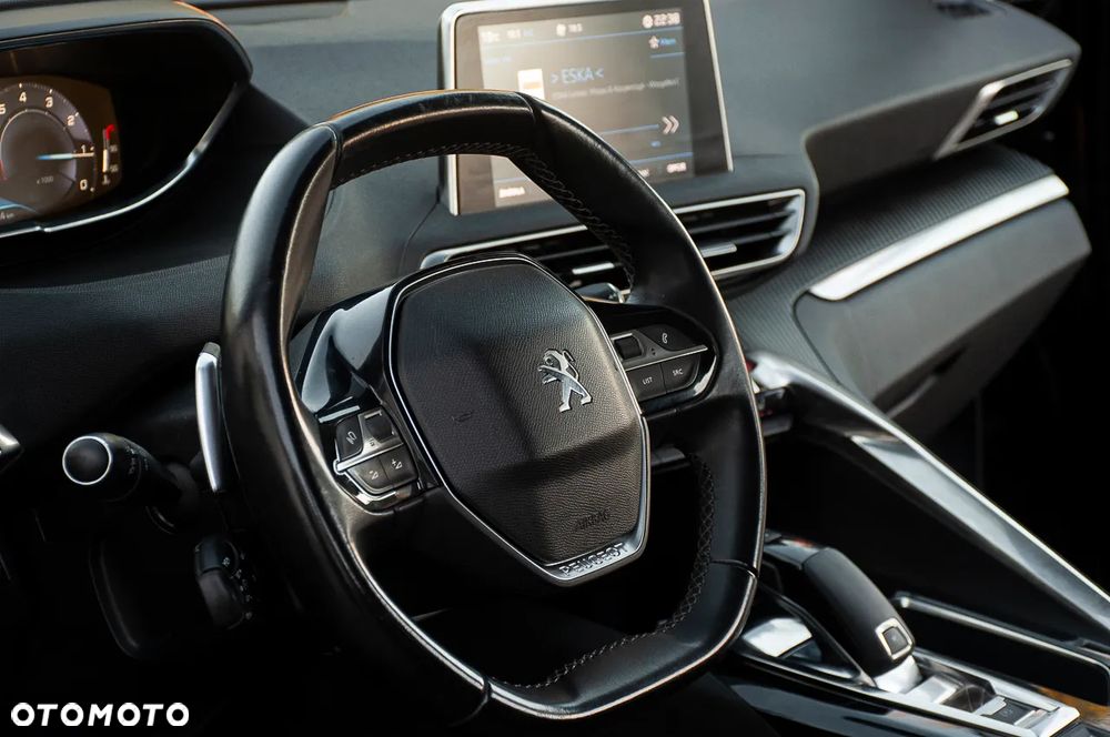 Peugeot 3008 1.2 PureTech GPF Allure S&S EAT8 - 19