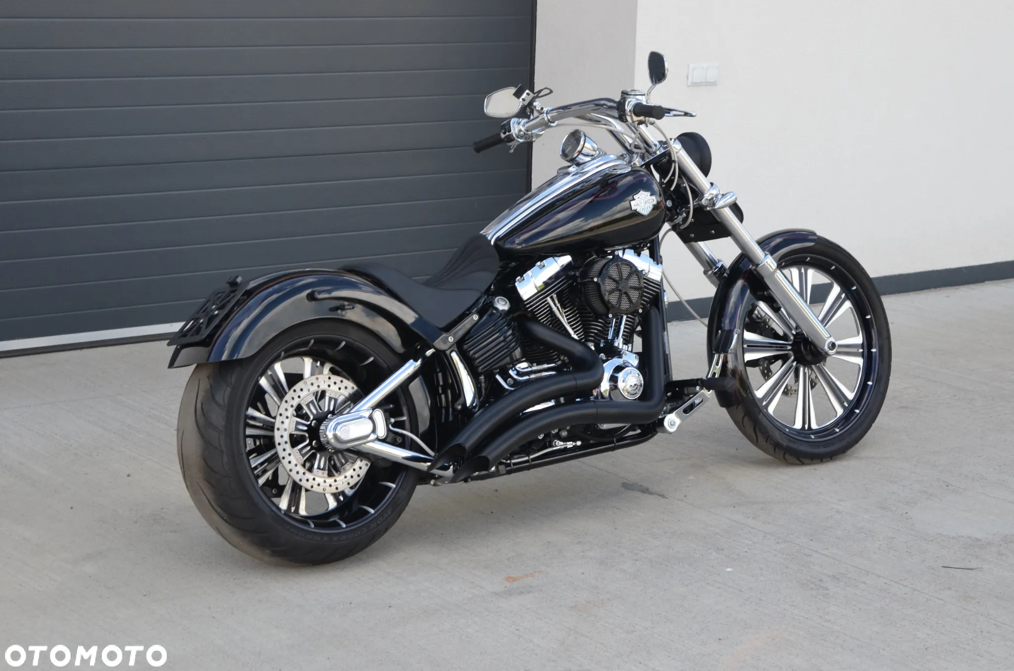 Harley-Davidson Softail Breakout - 17