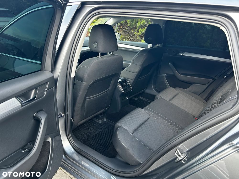 Skoda Superb 2.0 TDI SCR Ambition DSG - 11