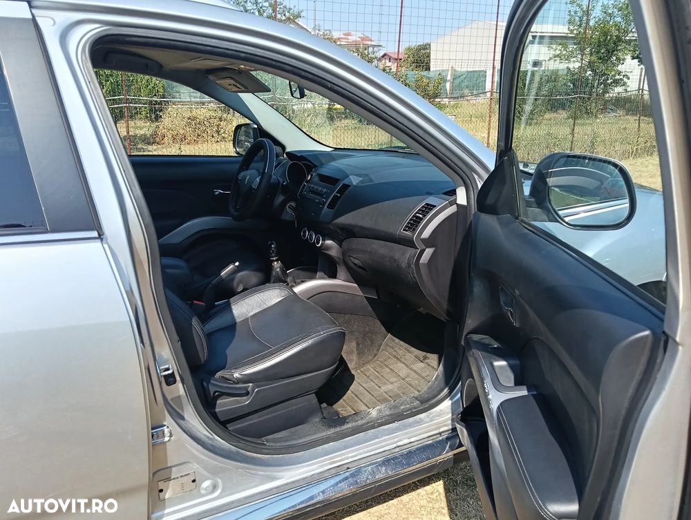 Peugeot 4007 - 8