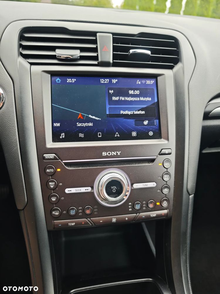 Ford Mondeo 2.0 Hybrid Titanium - 24
